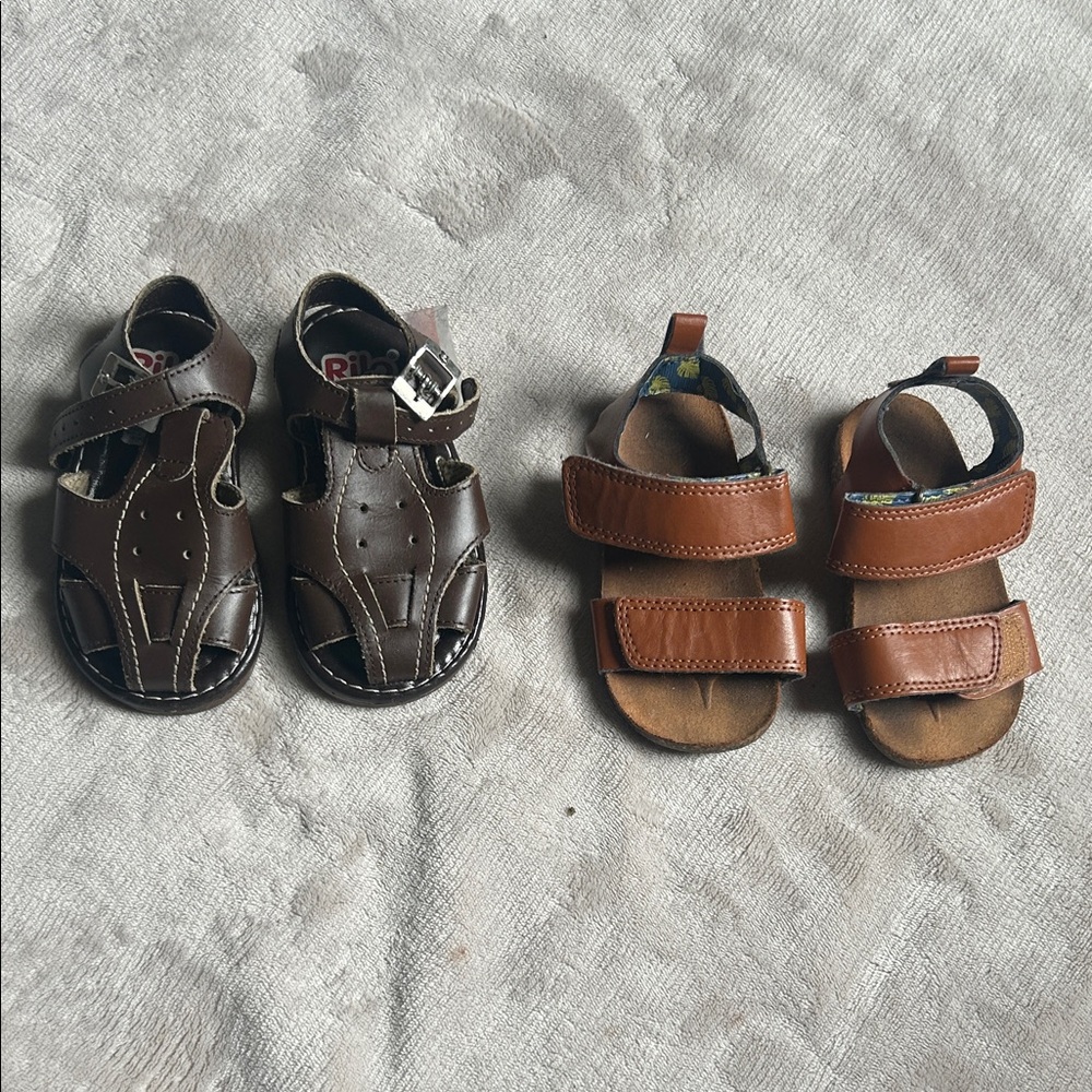 Bundle of 2 toddler sandals